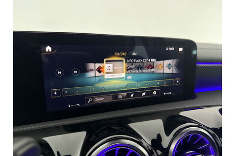 Mercedes-Benz CLA-Klasse 180 AMG Pano Sfeer Camera Carplay Virtual LED Trekhaak Cruise Navi Clima PDC Memory-Seats 18"LMV