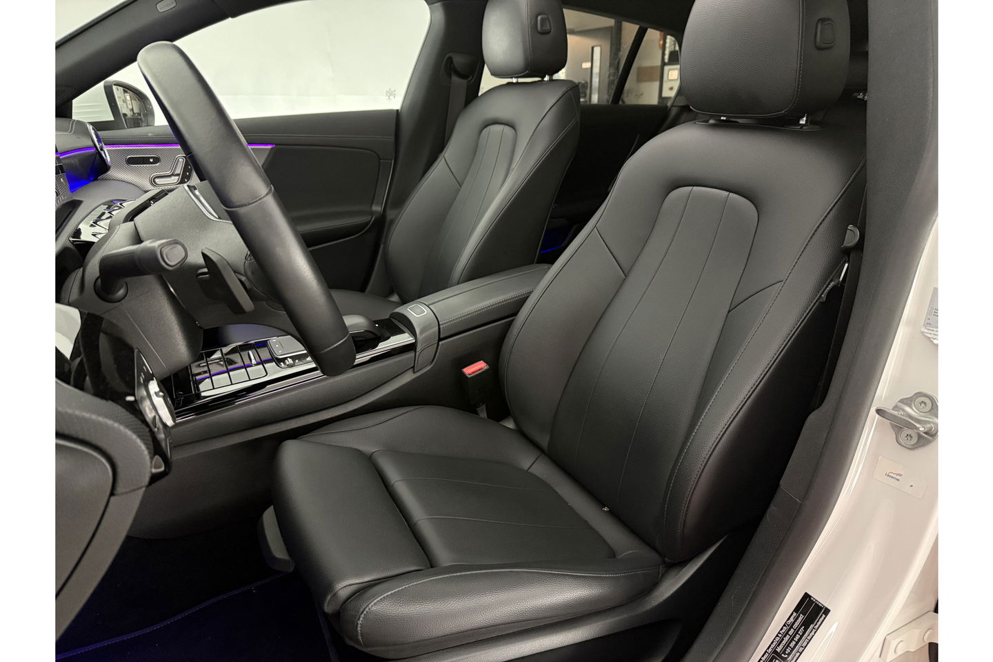 Mercedes-Benz CLA-Klasse 180 AMG Pano Sfeer Camera Carplay Virtual LED Trekhaak Cruise Navi Clima PDC Memory-Seats 18"LMV