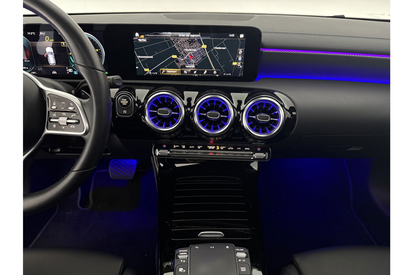 Mercedes-Benz CLA-Klasse 180 AMG Pano Sfeer Camera Carplay Virtual LED Trekhaak Cruise Navi Clima PDC Memory-Seats 18"LMV
