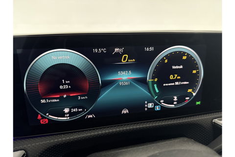 Mercedes-Benz CLA-Klasse 180 AMG Pano Sfeer Camera Carplay Virtual LED Trekhaak Cruise Navi Clima PDC Memory-Seats 18"LMV