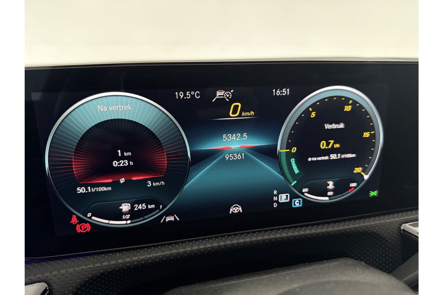 Mercedes-Benz CLA-Klasse 180 AMG Pano Sfeer Camera Carplay Virtual LED Trekhaak Cruise Navi Clima PDC Memory-Seats 18"LMV