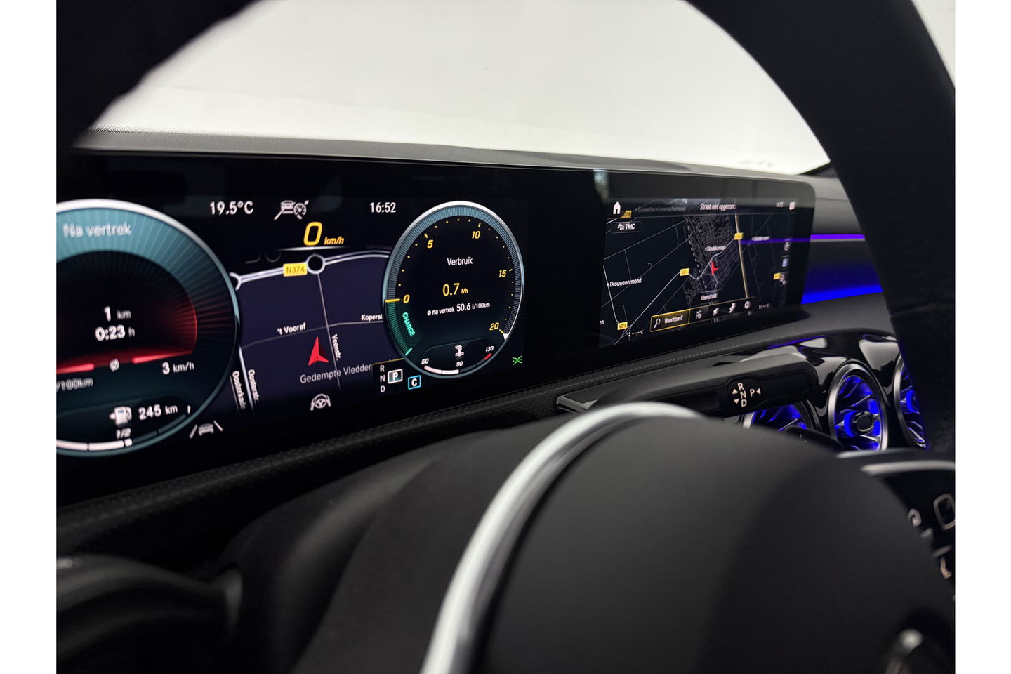 Mercedes-Benz CLA-Klasse 180 AMG Pano Sfeer Camera Carplay Virtual LED Trekhaak Cruise Navi Clima PDC Memory-Seats 18"LMV
