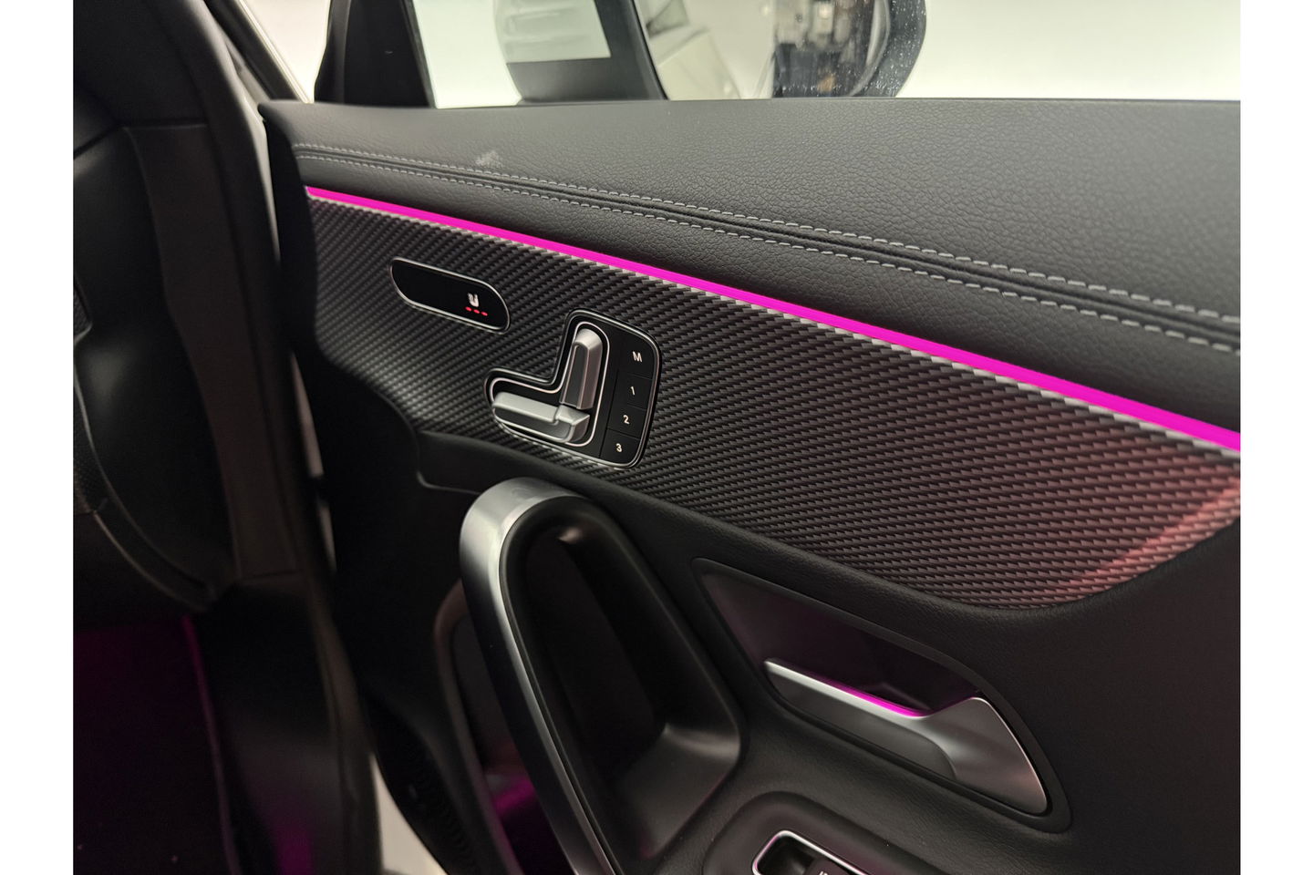 Mercedes-Benz CLA-Klasse 180 AMG Pano Sfeer Camera Carplay Virtual LED Trekhaak Cruise Navi Clima PDC Memory-Seats 18"LMV