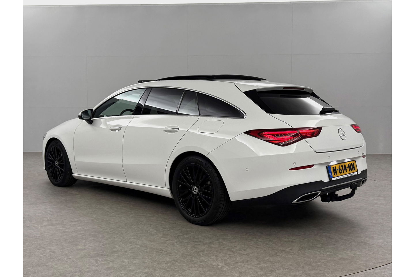 Mercedes-Benz CLA-Klasse 180 AMG Pano Sfeer Camera Carplay Virtual LED Trekhaak Cruise Navi Clima PDC Memory-Seats 18"LMV