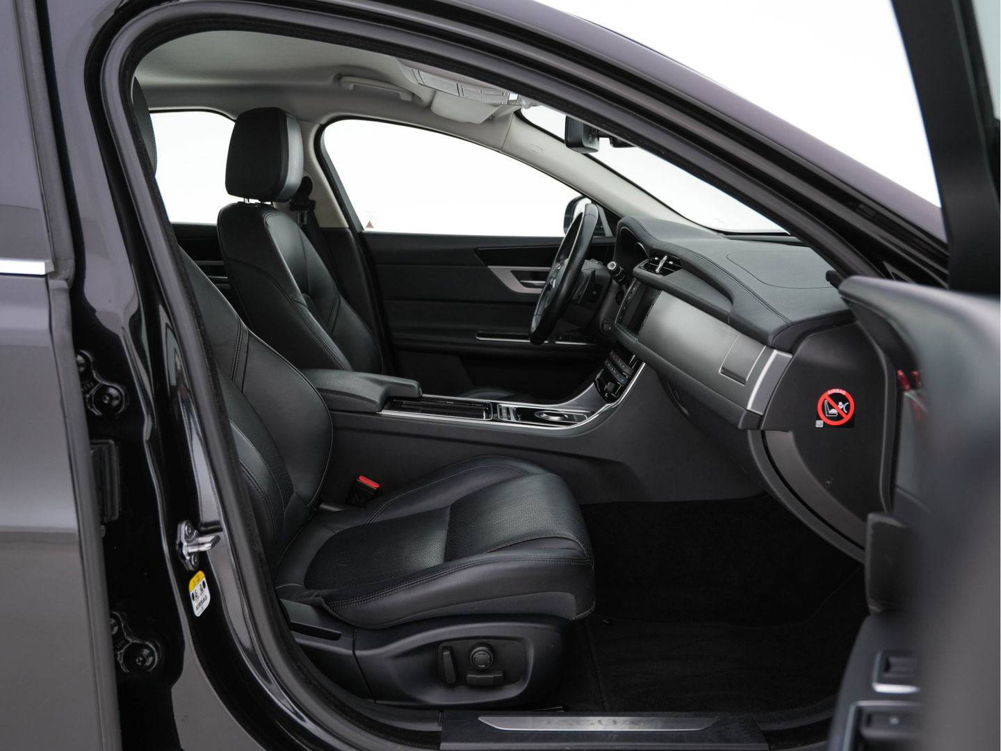 Jaguar XF 2.0 Portfolio Aut. *WINDSOR-FULL-LEATHER | BI-XENON | NAVI-FULLMAP | JAGUAR-AUDIO | CAMERA | COMFORT-SEATS | SHIFT-PADDLES | LANE-ASSIST | KEYLESS | HEATED-SEATS |  ECC | PDC | CRUISE | 18"ALU*