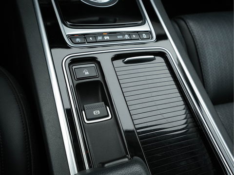 Jaguar XF 2.0 Portfolio Aut. *WINDSOR-FULL-LEATHER | BI-XENON | NAVI-FULLMAP | JAGUAR-AUDIO | CAMERA | COMFORT-SEATS | SHIFT-PADDLES | LANE-ASSIST | KEYLESS | HEATED-SEATS |  ECC | PDC | CRUISE | 18"ALU*