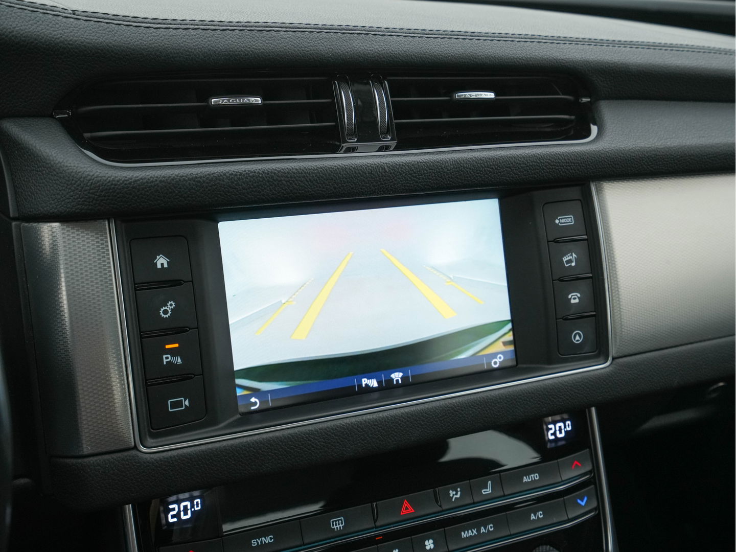 Jaguar XF 2.0 Portfolio Aut. *WINDSOR-FULL-LEATHER | BI-XENON | NAVI-FULLMAP | JAGUAR-AUDIO | CAMERA | COMFORT-SEATS | SHIFT-PADDLES | LANE-ASSIST | KEYLESS | HEATED-SEATS |  ECC | PDC | CRUISE | 18"ALU*