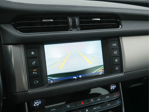 Jaguar XF 2.0 Portfolio Aut. *WINDSOR-FULL-LEATHER | BI-XENON | NAVI-FULLMAP | JAGUAR-AUDIO | CAMERA | COMFORT-SEATS | SHIFT-PADDLES | LANE-ASSIST | KEYLESS | HEATED-SEATS |  ECC | PDC | CRUISE | 18"ALU*