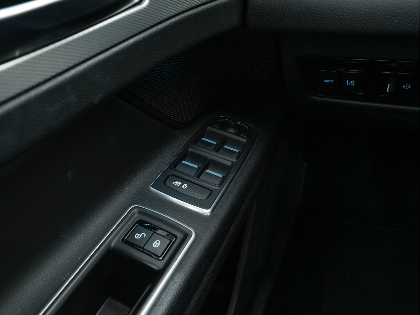 Jaguar XF 2.0 Portfolio Aut. *WINDSOR-FULL-LEATHER | BI-XENON | NAVI-FULLMAP | JAGUAR-AUDIO | CAMERA | COMFORT-SEATS | SHIFT-PADDLES | LANE-ASSIST | KEYLESS | HEATED-SEATS |  ECC | PDC | CRUISE | 18"ALU*