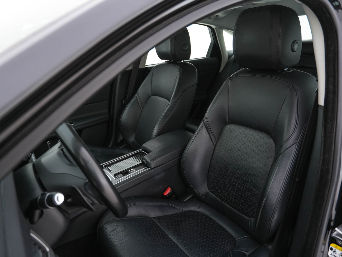 Jaguar XF 2.0 Portfolio Aut. *WINDSOR-FULL-LEATHER | BI-XENON | NAVI-FULLMAP | JAGUAR-AUDIO | CAMERA | COMFORT-SEATS | SHIFT-PADDLES | LANE-ASSIST | KEYLESS | HEATED-SEATS |  ECC | PDC | CRUISE | 18"ALU*