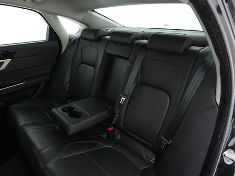 Jaguar XF 2.0 Portfolio Aut. *WINDSOR-FULL-LEATHER | BI-XENON | NAVI-FULLMAP | JAGUAR-AUDIO | CAMERA | COMFORT-SEATS | SHIFT-PADDLES | LANE-ASSIST | KEYLESS | HEATED-SEATS |  ECC | PDC | CRUISE | 18"ALU*