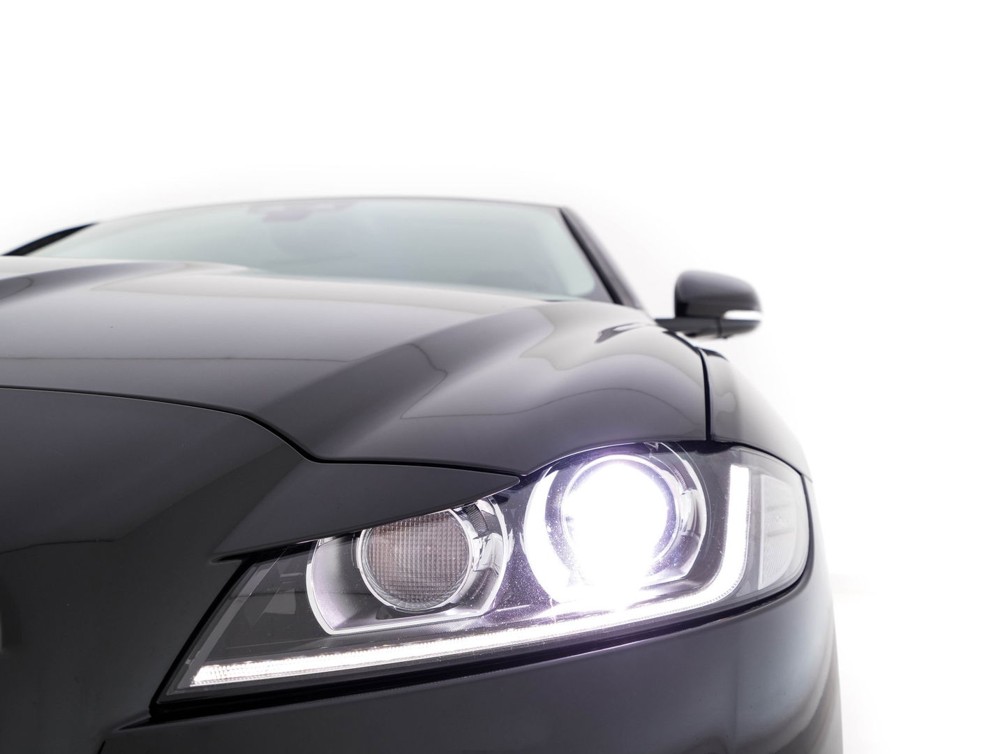 Jaguar XF 2.0 Portfolio Aut. *WINDSOR-FULL-LEATHER | BI-XENON | NAVI-FULLMAP | JAGUAR-AUDIO | CAMERA | COMFORT-SEATS | SHIFT-PADDLES | LANE-ASSIST | KEYLESS | HEATED-SEATS |  ECC | PDC | CRUISE | 18"ALU*