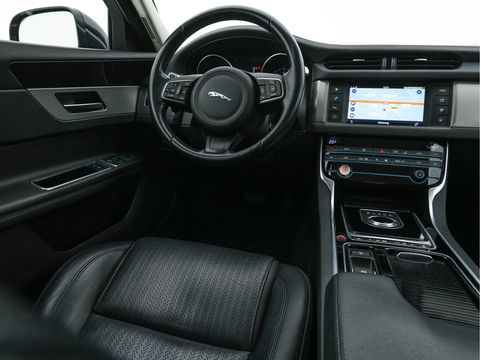 Jaguar XF 2.0 Portfolio Aut. *WINDSOR-FULL-LEATHER | BI-XENON | NAVI-FULLMAP | JAGUAR-AUDIO | CAMERA | COMFORT-SEATS | SHIFT-PADDLES | LANE-ASSIST | KEYLESS | HEATED-SEATS |  ECC | PDC | CRUISE | 18"ALU*