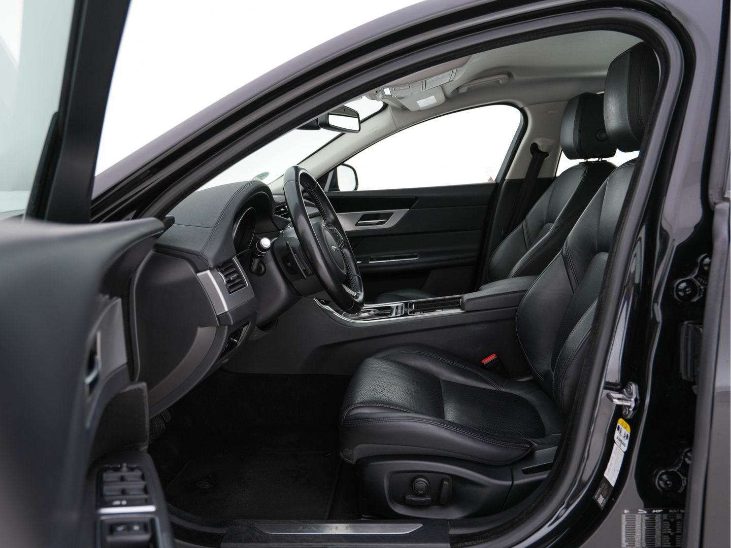Jaguar XF 2.0 Portfolio Aut. *WINDSOR-FULL-LEATHER | BI-XENON | NAVI-FULLMAP | JAGUAR-AUDIO | CAMERA | COMFORT-SEATS | SHIFT-PADDLES | LANE-ASSIST | KEYLESS | HEATED-SEATS |  ECC | PDC | CRUISE | 18"ALU*