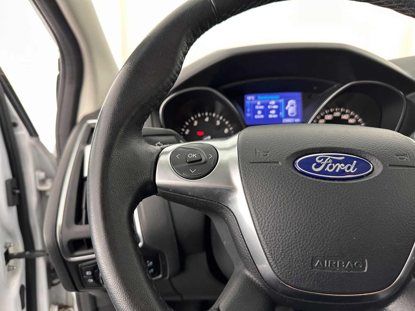 Ford FOCUS Wagon 1.0 EcoBoost Titanium *NAVI-FULLMAP | COMFORT-SEATS | ECC | PDC | CRUISE | PARKPILOT | HEATED-SEATS | 16''ALU*