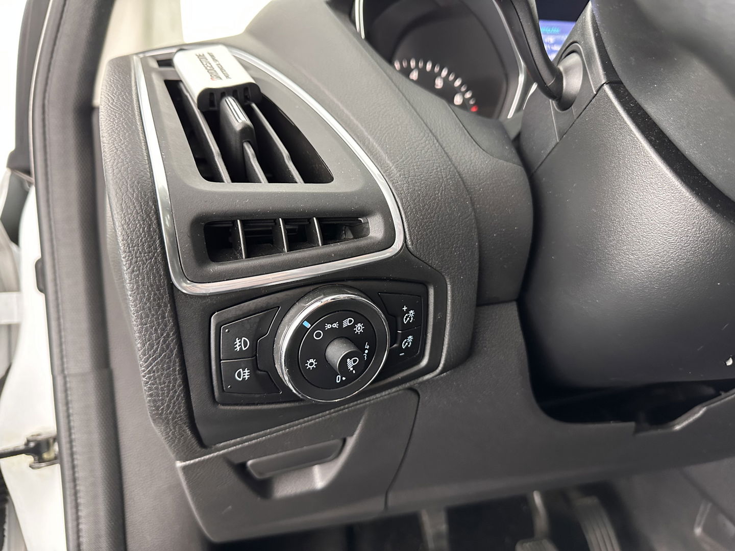 Ford FOCUS Wagon 1.0 EcoBoost Titanium *NAVI-FULLMAP | COMFORT-SEATS | ECC | PDC | CRUISE | PARKPILOT | HEATED-SEATS | 16''ALU*