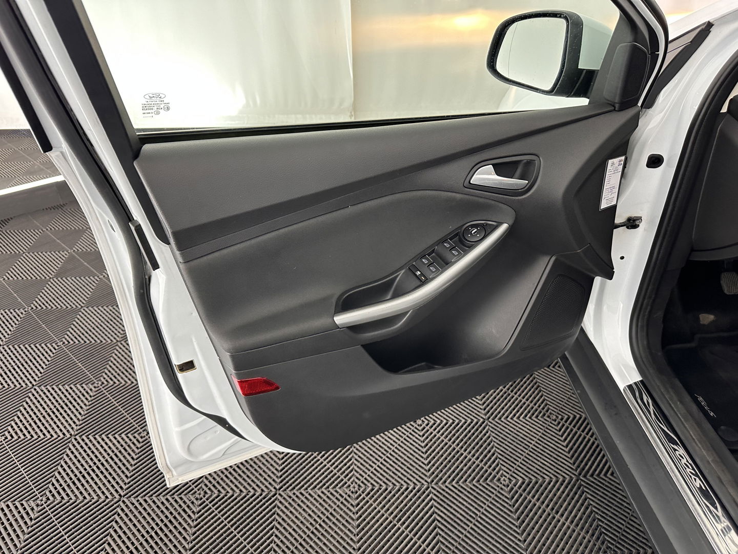 Ford FOCUS Wagon 1.0 EcoBoost Titanium *NAVI-FULLMAP | COMFORT-SEATS | ECC | PDC | CRUISE | PARKPILOT | HEATED-SEATS | 16''ALU*