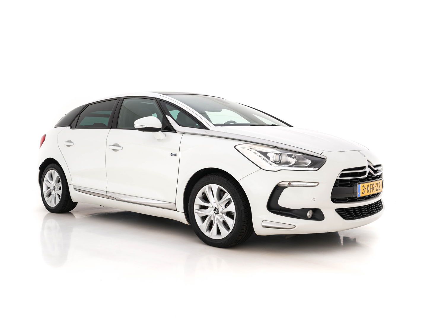 Citroën DS5 2.0 Hybrid4 Business Executive Aut. *PANO | TWO-TONE-LEATHER | MEMORY-PACK | NAVI-FULLMAP | XENON | KEYLESS | CAMERA | HEAD-UP | MASSAGE-SEAT | CRUISE | SPORT-SEATS | 17"ALU*
