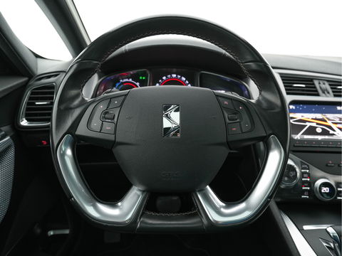 Citroën DS5 2.0 Hybrid4 Business Executive Aut. *PANO | TWO-TONE-LEATHER | MEMORY-PACK | NAVI-FULLMAP | XENON | KEYLESS | CAMERA | HEAD-UP | MASSAGE-SEAT | CRUISE | SPORT-SEATS | 17"ALU*