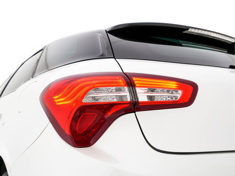 Citroën DS5 2.0 Hybrid4 Business Executive Aut. *PANO | TWO-TONE-LEATHER | MEMORY-PACK | NAVI-FULLMAP | XENON | KEYLESS | CAMERA | HEAD-UP | MASSAGE-SEAT | CRUISE | SPORT-SEATS | 17"ALU*