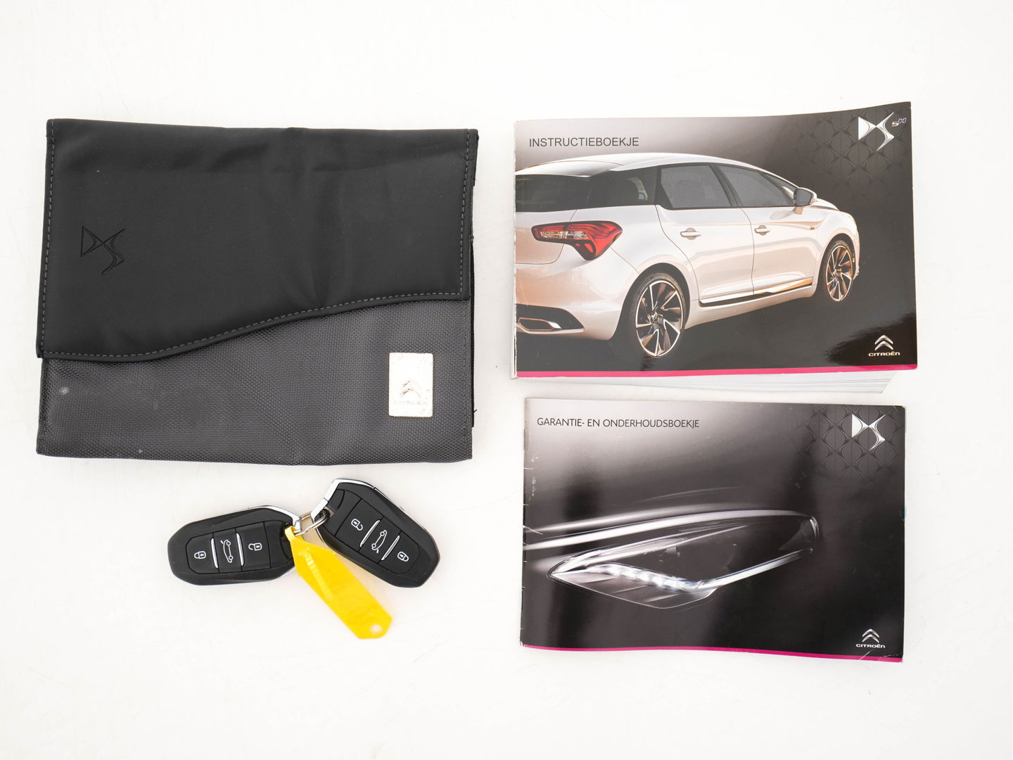 Citroën DS5 2.0 Hybrid4 Business Executive Aut. *PANO | TWO-TONE-LEATHER | MEMORY-PACK | NAVI-FULLMAP | XENON | KEYLESS | CAMERA | HEAD-UP | MASSAGE-SEAT | CRUISE | SPORT-SEATS | 17"ALU*