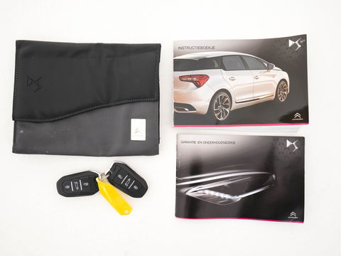 Citroën DS5 2.0 Hybrid4 Business Executive Aut. *PANO | TWO-TONE-LEATHER | MEMORY-PACK | NAVI-FULLMAP | XENON | KEYLESS | CAMERA | HEAD-UP | MASSAGE-SEAT | CRUISE | SPORT-SEATS | 17"ALU*