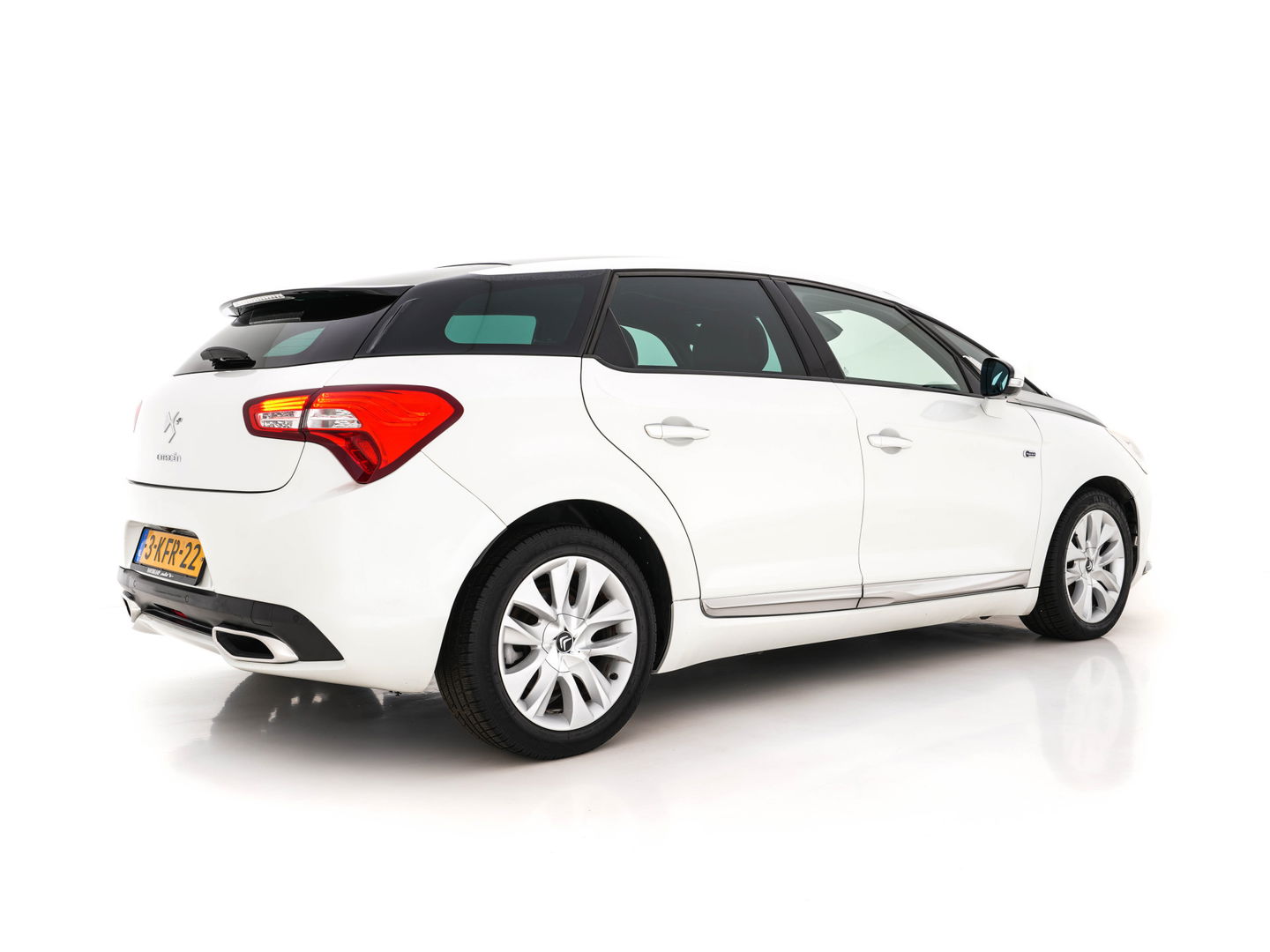 Citroën DS5 2.0 Hybrid4 Business Executive Aut. *PANO | TWO-TONE-LEATHER | MEMORY-PACK | NAVI-FULLMAP | XENON | KEYLESS | CAMERA | HEAD-UP | MASSAGE-SEAT | CRUISE | SPORT-SEATS | 17"ALU*