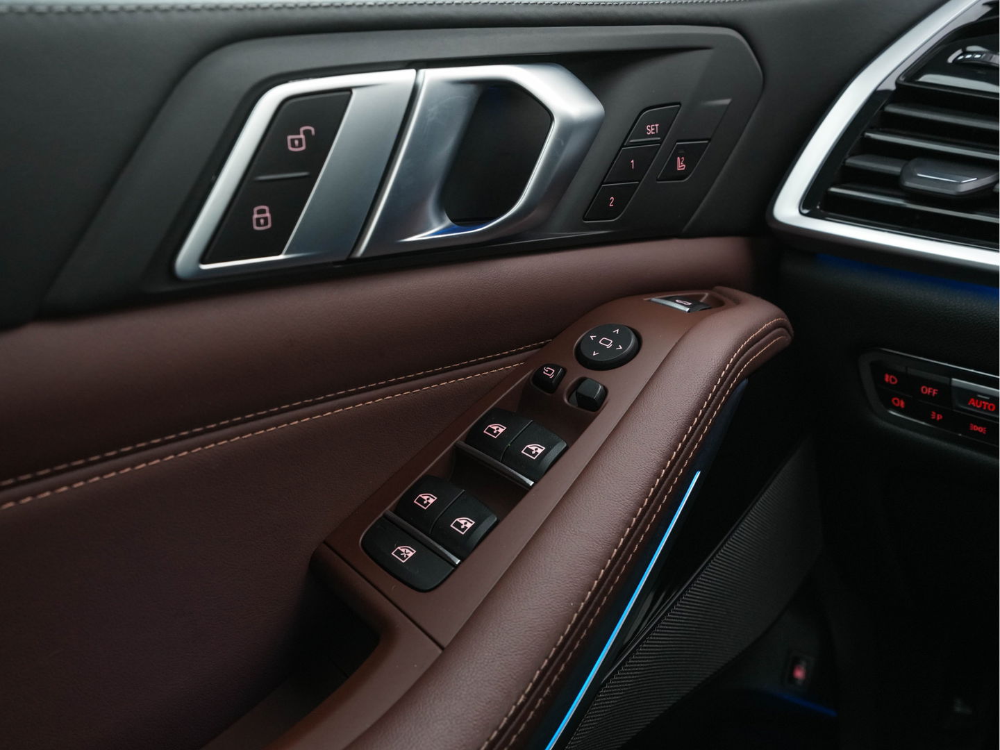 BMW X5 xDrive45e High Executive M-Sport-Pack (INCL-BTW) *NAPPA-FULL-LEATHER | ADAPT.CRUISE | FULL-LED | MEMORY-PACK | DIGI-COCKPIT | HARMAN/KARDON | COMFORT-SEATS | NAVI-FULLMAP | CAMERA | AMBIENT-LIGHT | DAB+ | SHIFT-PADDLES | TOWBAR |