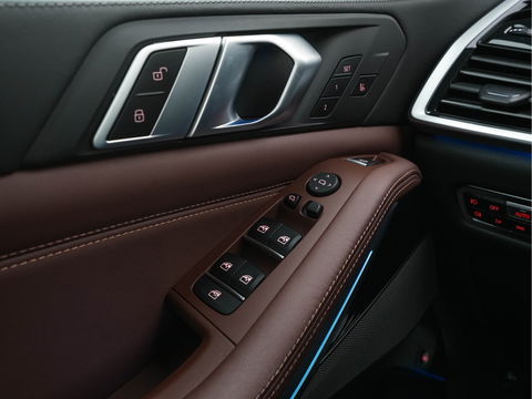 BMW X5 xDrive45e High Executive M-Sport-Pack (INCL-BTW) *NAPPA-FULL-LEATHER | ADAPT.CRUISE | FULL-LED | MEMORY-PACK | DIGI-COCKPIT | HARMAN/KARDON | COMFORT-SEATS | NAVI-FULLMAP | CAMERA | AMBIENT-LIGHT | DAB+ | SHIFT-PADDLES | TOWBAR |