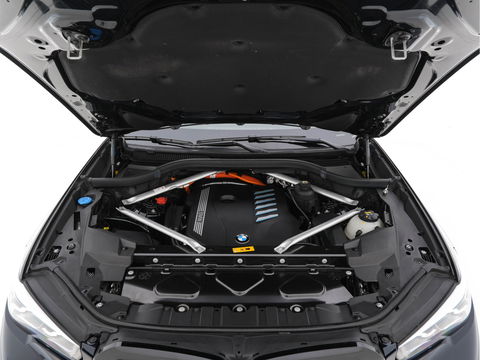 BMW X5 xDrive45e High Executive M-Sport-Pack (INCL-BTW) *NAPPA-FULL-LEATHER | ADAPT.CRUISE | FULL-LED | MEMORY-PACK | DIGI-COCKPIT | HARMAN/KARDON | COMFORT-SEATS | NAVI-FULLMAP | CAMERA | AMBIENT-LIGHT | DAB+ | SHIFT-PADDLES | TOWBAR |
