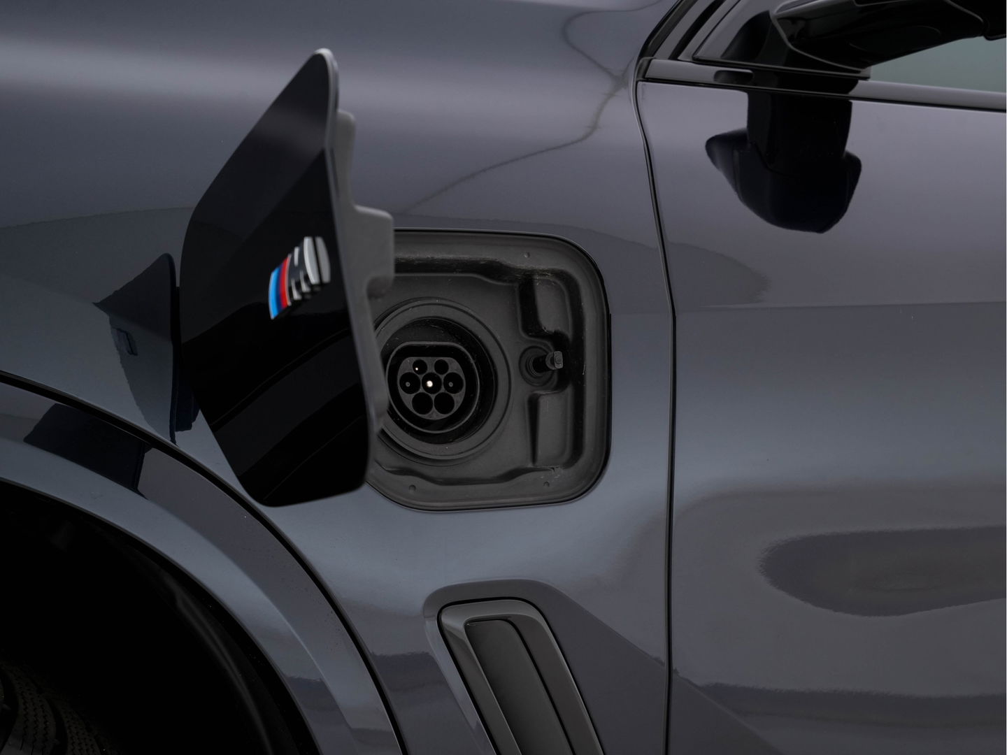BMW X5 xDrive45e High Executive M-Sport-Pack (INCL-BTW) *NAPPA-FULL-LEATHER | ADAPT.CRUISE | FULL-LED | MEMORY-PACK | DIGI-COCKPIT | HARMAN/KARDON | COMFORT-SEATS | NAVI-FULLMAP | CAMERA | AMBIENT-LIGHT | DAB+ | SHIFT-PADDLES | TOWBAR |