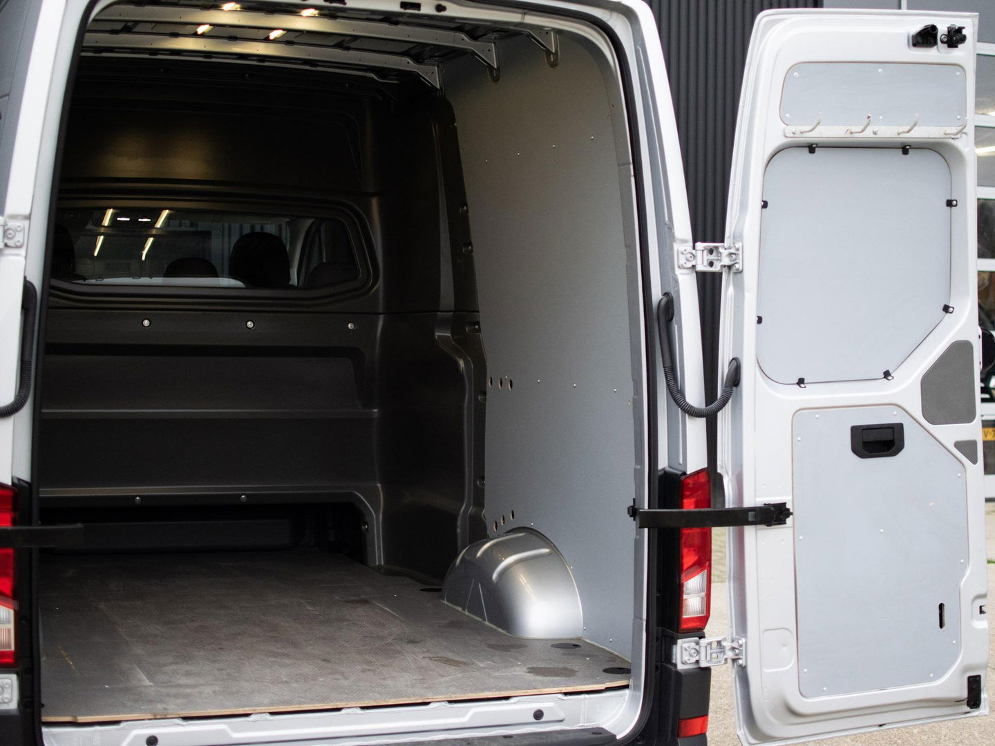 Volkswagen Crafter 35 2.0 TDI 164pk L3H3 RWD | BPM VRIJ | Dubbel cabine | Achteruitrijcamera | Sidebars