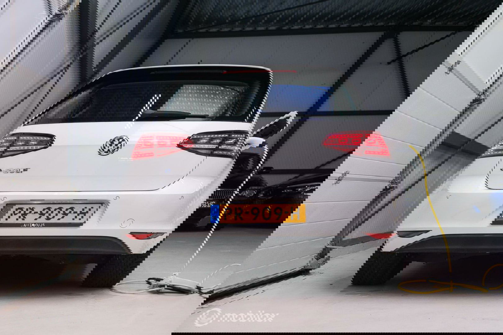Volkswagen e-Golf | Adaptive | Stoelverwarming | PDC | Navigatie | Ambiance verlichting | LED |