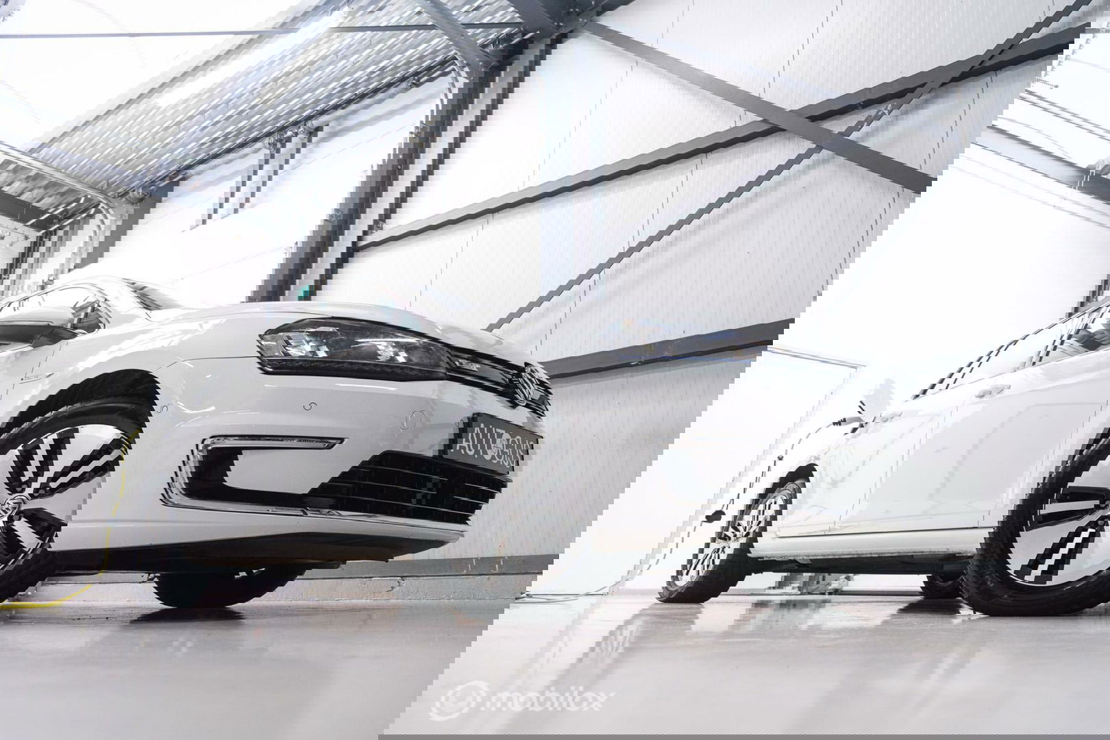 Volkswagen e-Golf | Adaptive | Stoelverwarming | PDC | Navigatie | Ambiance verlichting | LED |