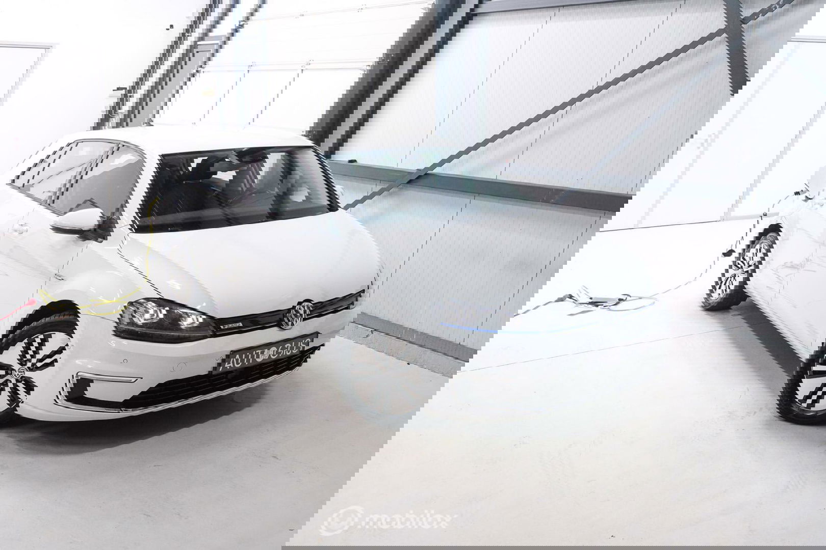 Volkswagen e-Golf | Adaptive | Stoelverwarming | PDC | Navigatie | Ambiance verlichting | LED |