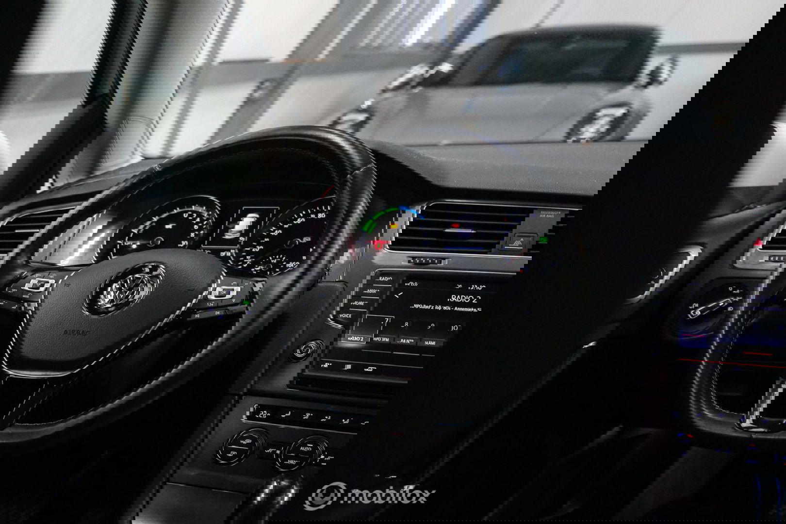 Volkswagen e-Golf | Adaptive | Stoelverwarming | PDC | Navigatie | Ambiance verlichting | LED |
