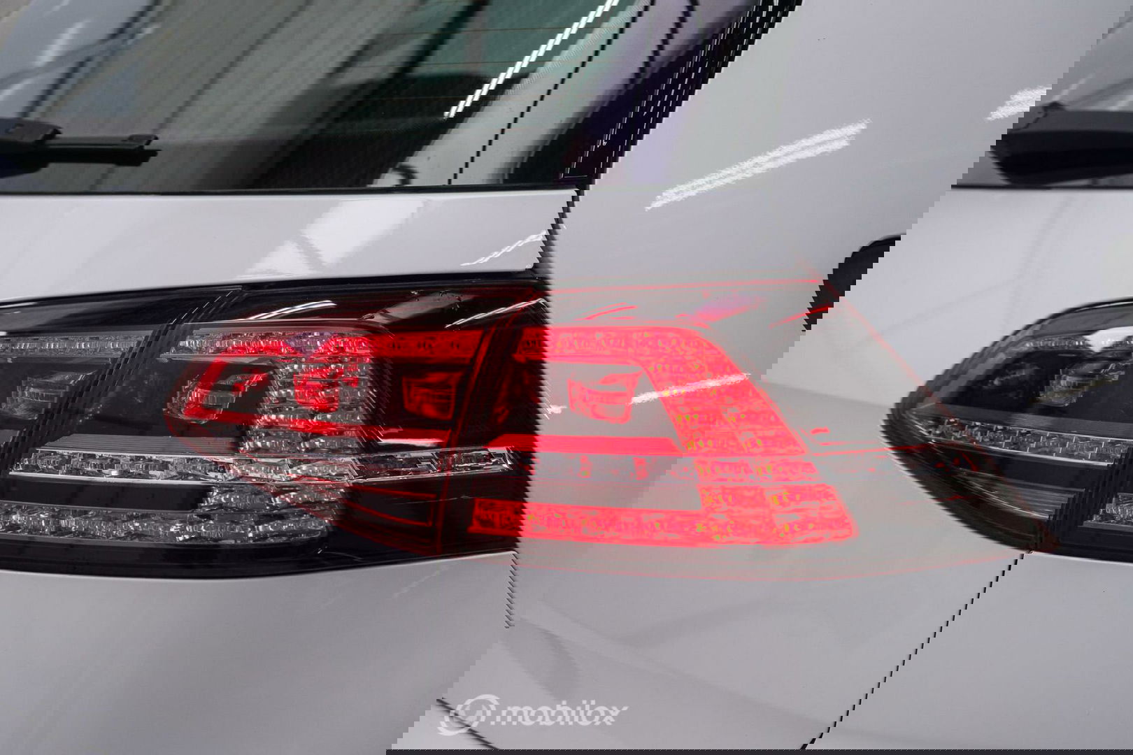Volkswagen e-Golf | Adaptive | Stoelverwarming | PDC | Navigatie | Ambiance verlichting | LED |