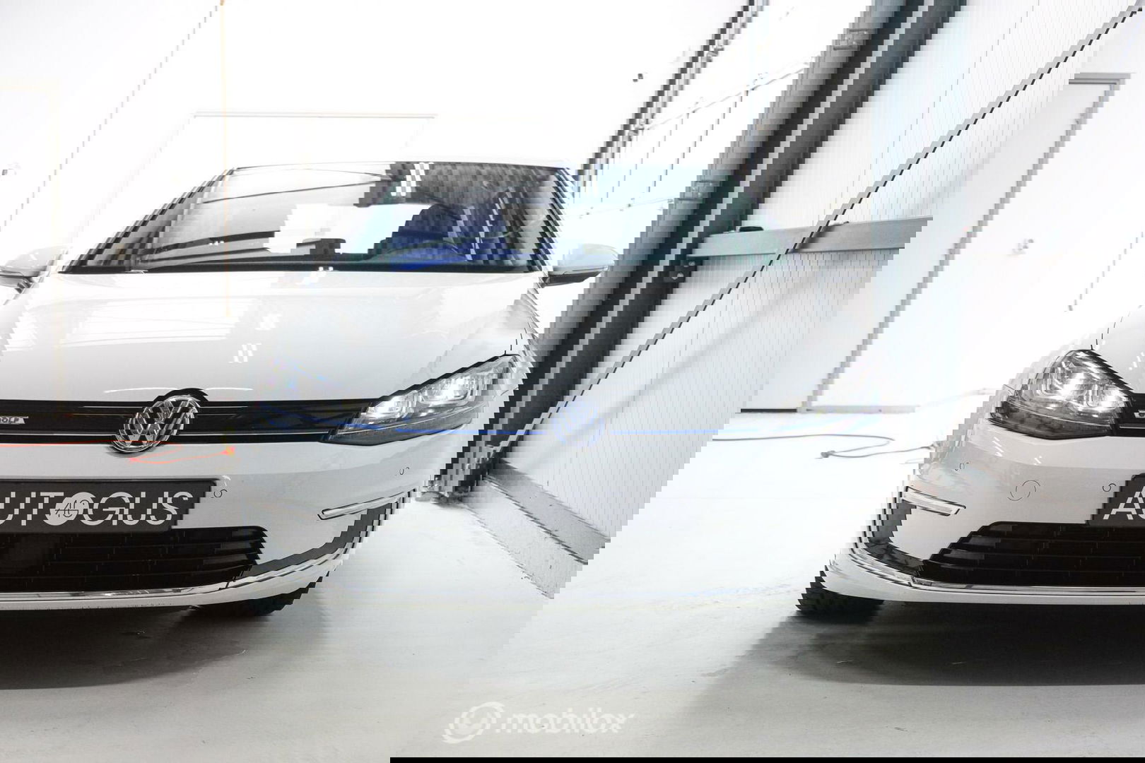 Volkswagen e-Golf | Adaptive | Stoelverwarming | PDC | Navigatie | Ambiance verlichting | LED |