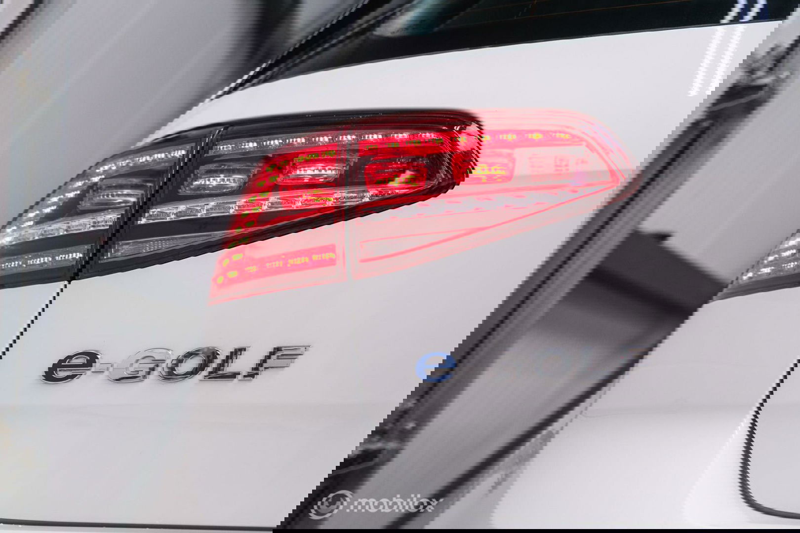 Volkswagen e-Golf | Adaptive | Stoelverwarming | PDC | Navigatie | Ambiance verlichting | LED |