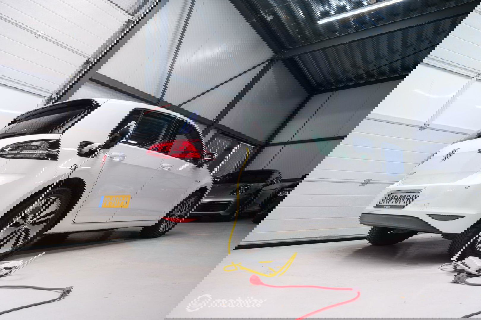 Volkswagen e-Golf | Adaptive | Stoelverwarming | PDC | Navigatie | Ambiance verlichting | LED |