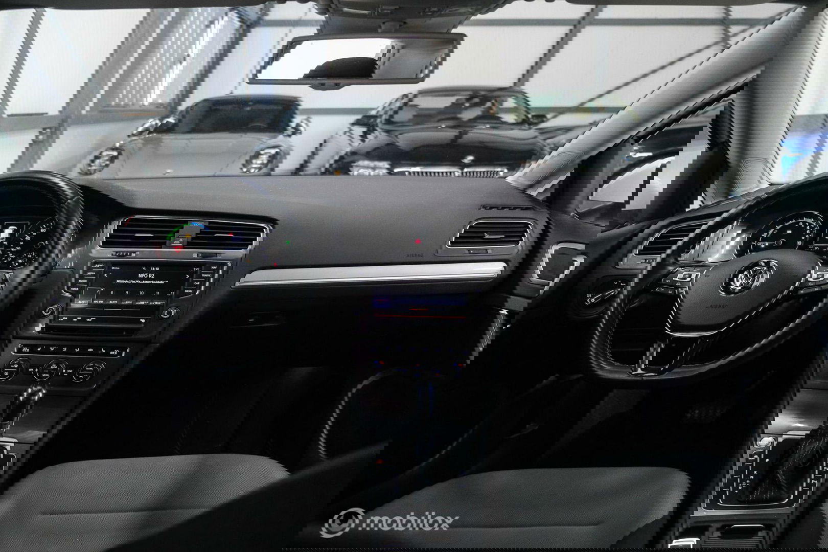 Volkswagen e-Golf | Adaptive | Stoelverwarming | PDC | Navigatie | Ambiance verlichting | LED |