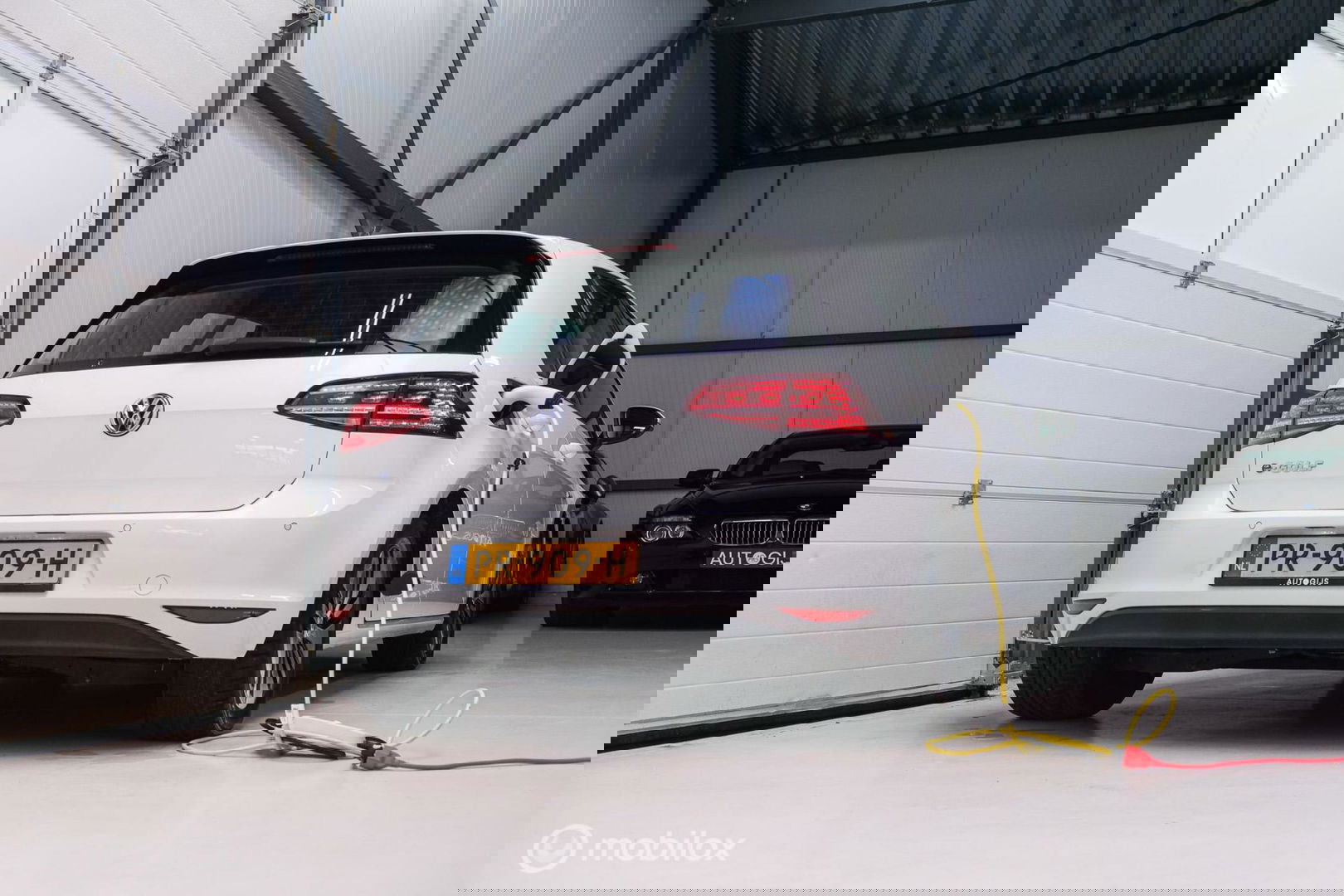 Volkswagen e-Golf | Adaptive | Stoelverwarming | PDC | Navigatie | Ambiance verlichting | LED |
