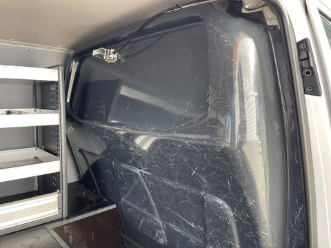 Volkswagen Transporter 2.0 TDI 102pk euro 6 / L1H1 Comfortline / bpm vrij / vaste prijs rijklaar € 12.950 ex btw / lease vanaf € 218 / Bott ingerichte laadruimte / imperial / trekhaak / bijrijdersbank !