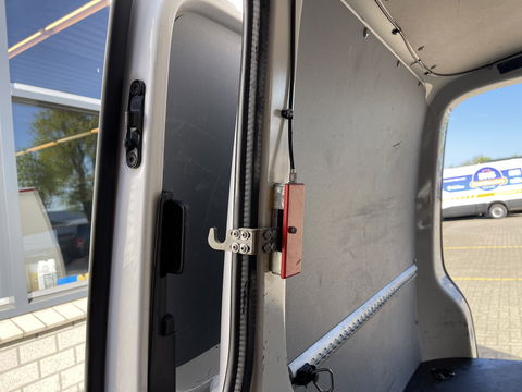 Volkswagen Transporter 2.0 TDI 102pk euro 6 / L1H1 Comfortline / bpm vrij / vaste prijs rijklaar € 12.950 ex btw / lease vanaf € 218 / Bott ingerichte laadruimte / imperial / trekhaak / bijrijdersbank !