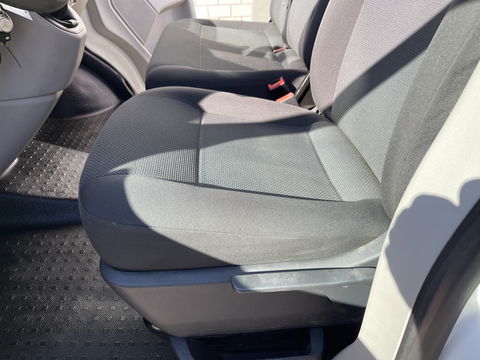 Volkswagen Transporter 2.0 TDI 102pk euro 6 / L1H1 Comfortline / bpm vrij / vaste prijs rijklaar € 12.950 ex btw / lease vanaf € 218 / Bott ingerichte laadruimte / imperial / trekhaak / bijrijdersbank !