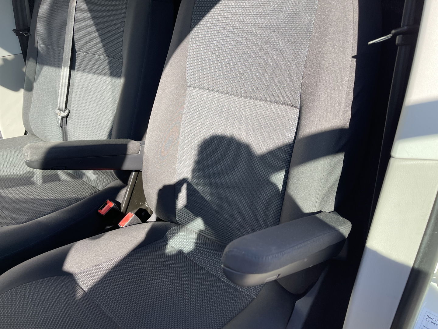 Volkswagen Transporter 2.0 TDI 102pk euro 6 / L1H1 Comfortline / bpm vrij / vaste prijs rijklaar € 12.950 ex btw / lease vanaf € 218 / Bott ingerichte laadruimte / imperial / trekhaak / bijrijdersbank !