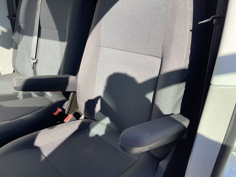 Volkswagen Transporter 2.0 TDI 102pk euro 6 / L1H1 Comfortline / bpm vrij / vaste prijs rijklaar € 12.950 ex btw / lease vanaf € 218 / Bott ingerichte laadruimte / imperial / trekhaak / bijrijdersbank !