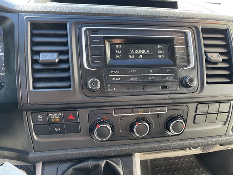 Volkswagen Transporter 2.0 TDI 102pk euro 6 / L1H1 Comfortline / bpm vrij / vaste prijs rijklaar € 12.950 ex btw / lease vanaf € 218 / Bott ingerichte laadruimte / imperial / trekhaak / bijrijdersbank !