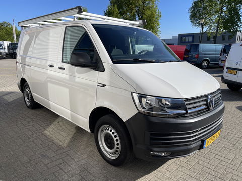 Volkswagen Transporter 2.0 TDI 102pk euro 6 / L1H1 Comfortline / bpm vrij / vaste prijs rijklaar € 12.950 ex btw / lease vanaf € 218 / Bott ingerichte laadruimte / imperial / trekhaak / bijrijdersbank !