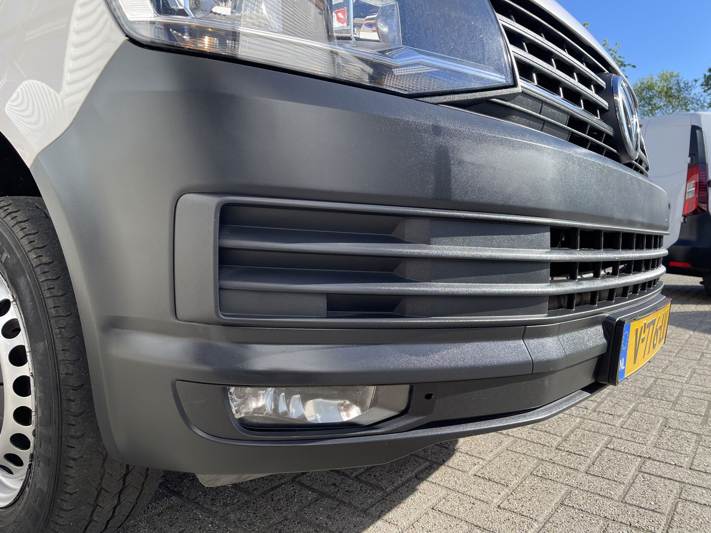 Volkswagen Transporter 2.0 TDI 102pk euro 6 / L1H1 Comfortline / bpm vrij / vaste prijs rijklaar € 12.950 ex btw / lease vanaf € 218 / Bott ingerichte laadruimte / imperial / trekhaak / bijrijdersbank !